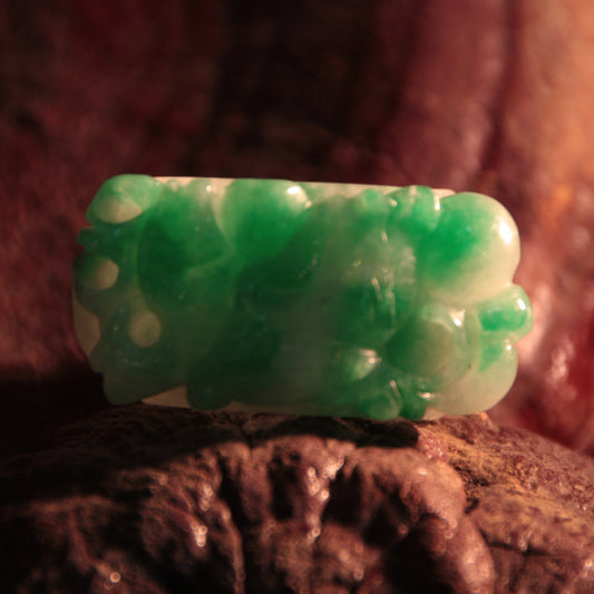 Daumen-Ring aus frisch wirkender grün-weißlicher Ping Guo Yu