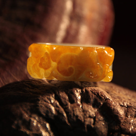 Daumen-Ring aus frisch wirkender gelber Ping Guo Yu