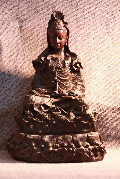 Kuan Yin braun-schwarz